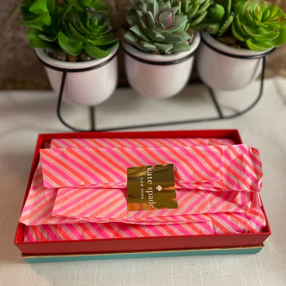Kate Spade Pink wristlet - Picture 2 of 10